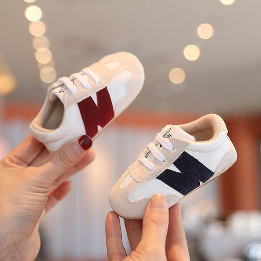 Stilrena babysneakers med kardborre