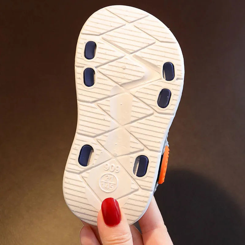 Bekväma och färgglada sandaler för barn